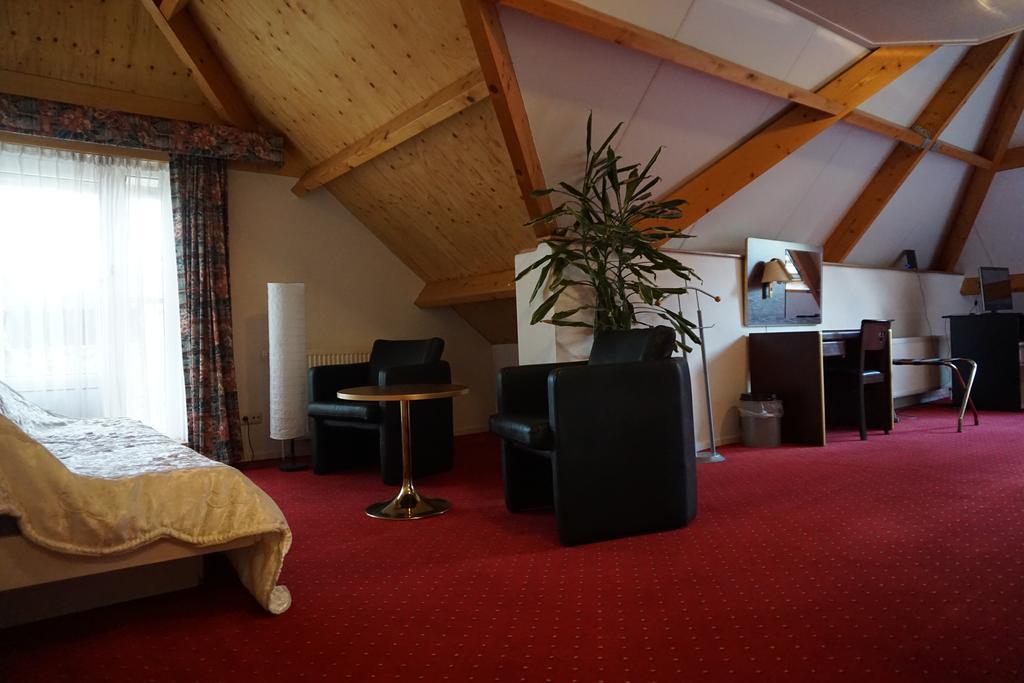 Lucy'S Inn Eesergroen Extérieur photo