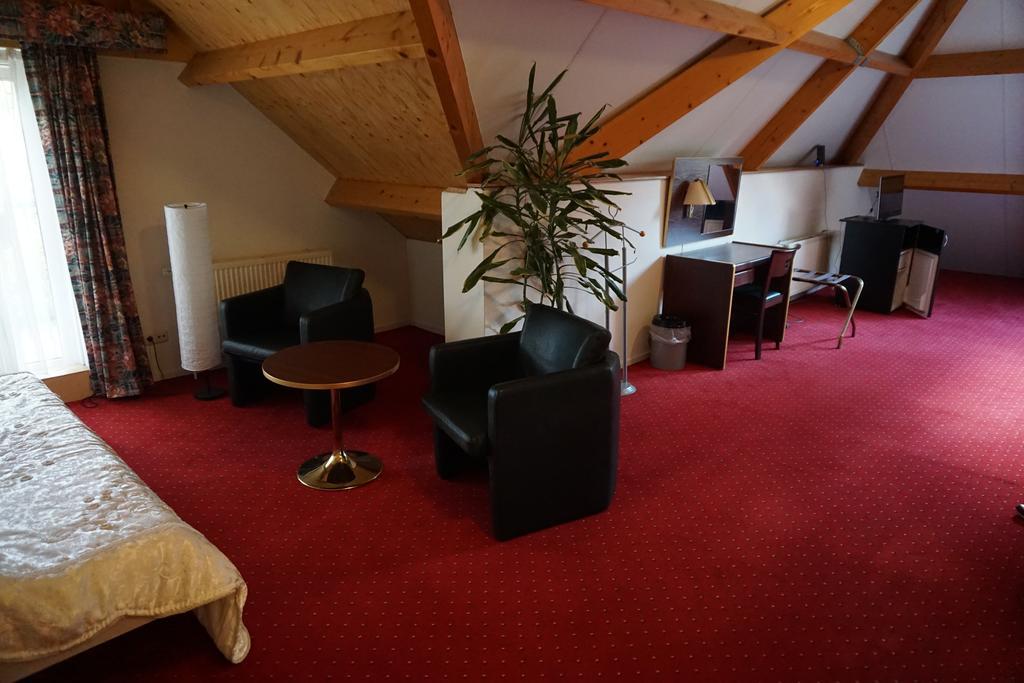 Lucy'S Inn Eesergroen Extérieur photo